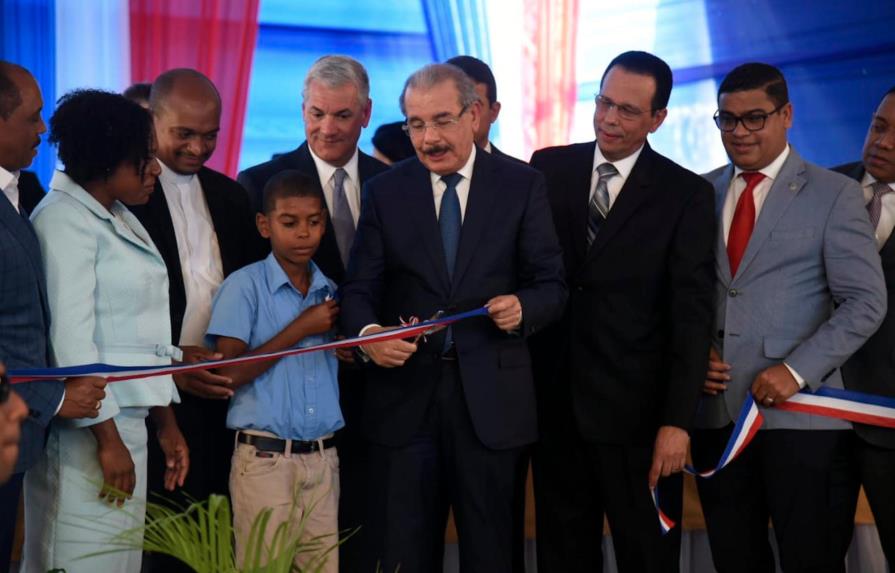 Presidente Medina entrega tres escuelas a la provincia de San Cristóbal