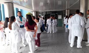 Un médico residente está entre los nuevos casos de coronavirus 