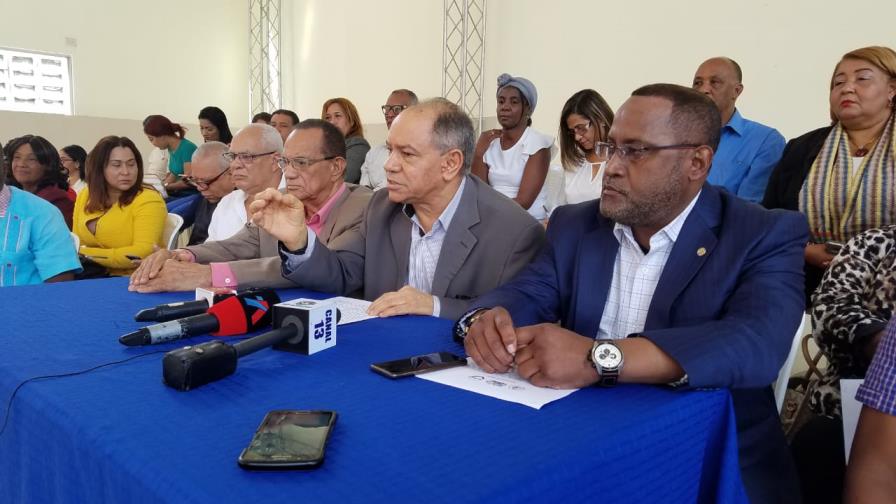 Centrales sindicales anuncian retiro de diálogo sobre reforma de Código Laboral 