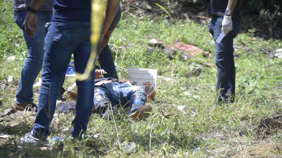 Identifican personas halladas muertas dentro de vehículo en La Vega 