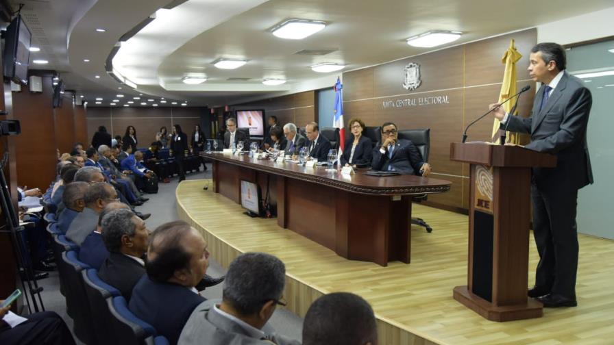 Mayoría de los partidos favorece eliminación del arrastre en boleta de senadores y diputados Mayoría de los partidos favorece eliminación del arrastre en boleta de senadores y diputados