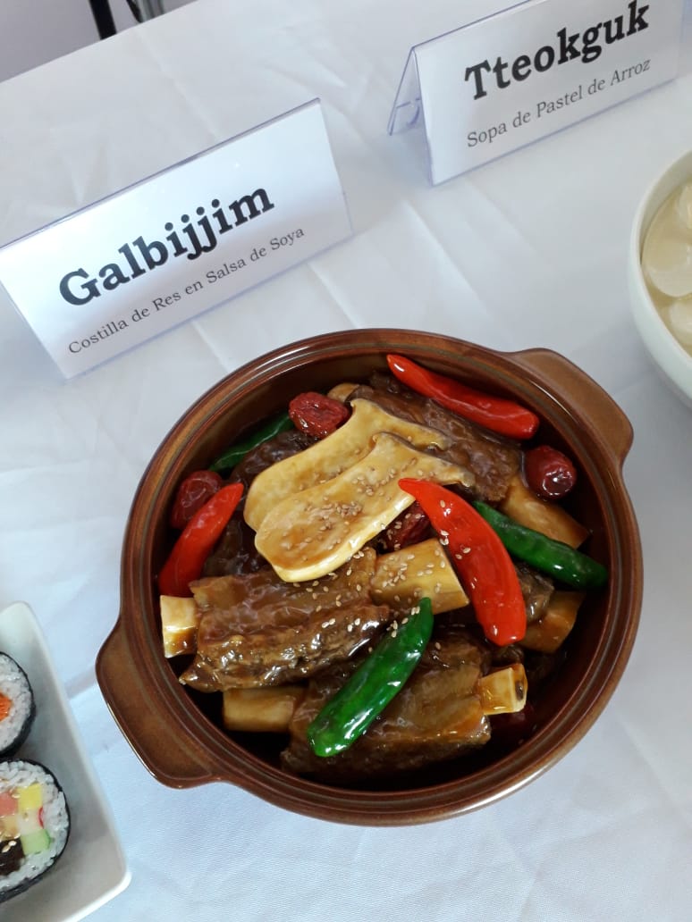 Exhibición de platos tradicionales de la República de Corea.