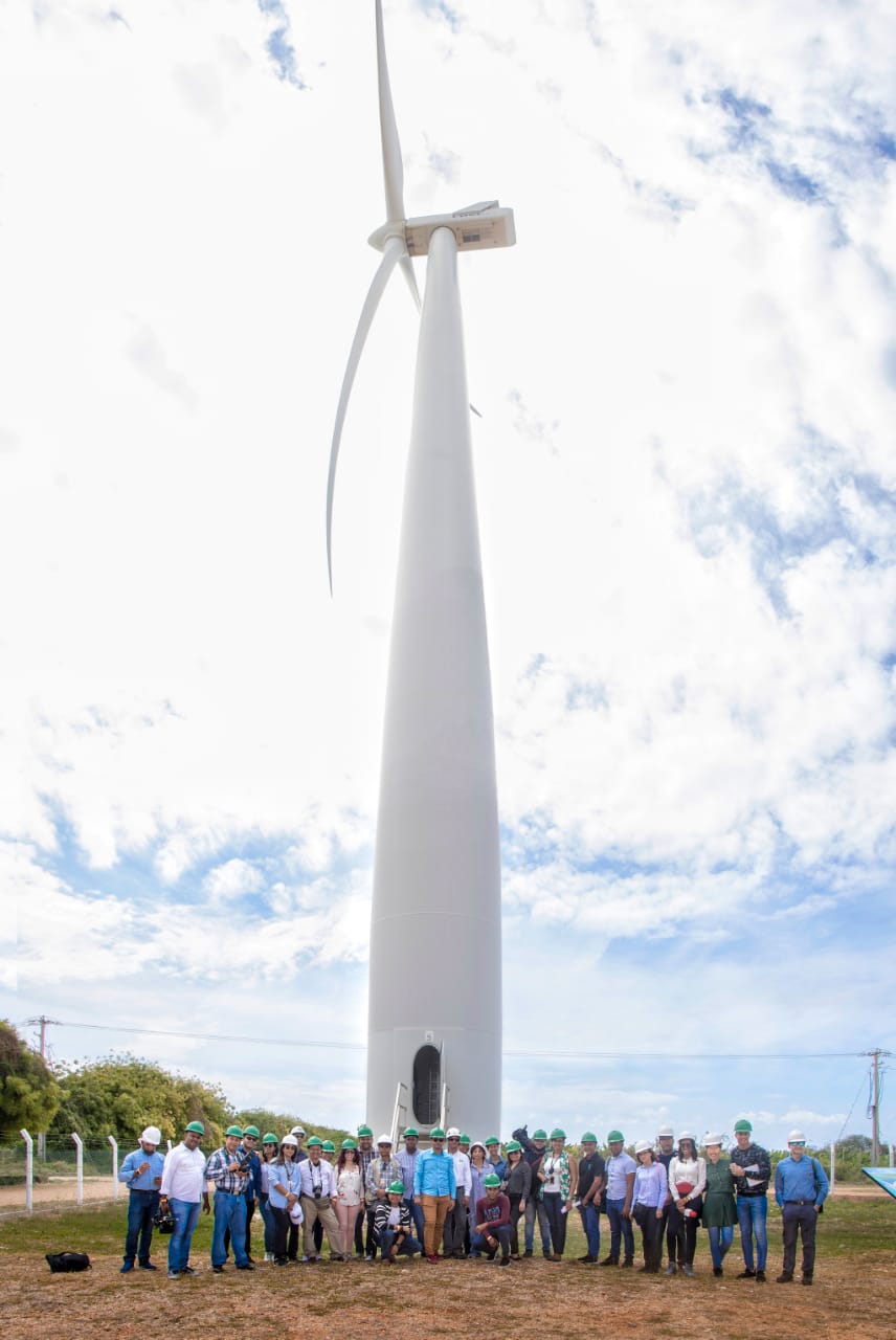 Visita de los periodistas al parque eólico Los Cocos, de EGE Haina.