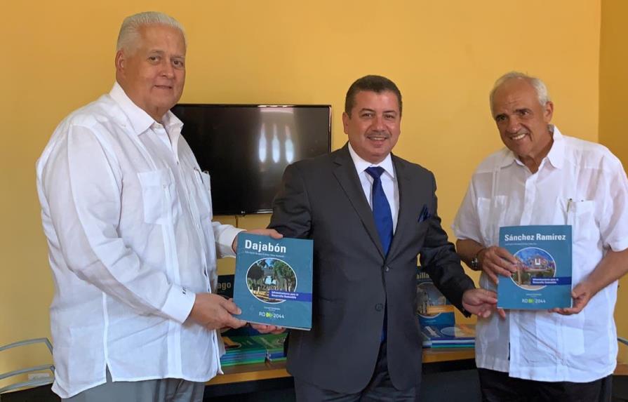 Leonel Fernández comparte su visión del futuro dominicano con expresidentes de Colombia y Panamá