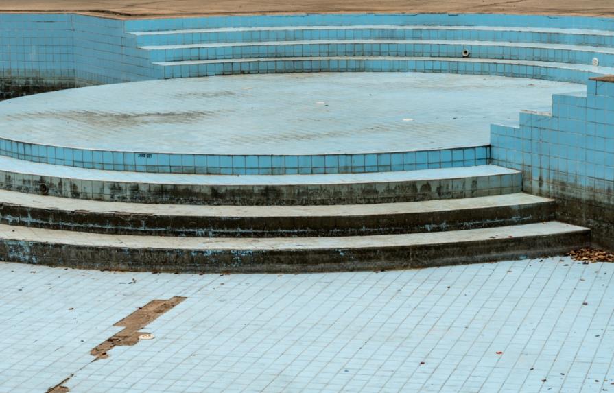No hay agua para piscinas; ausencia de lluvia baja los niveles de abastecimiento