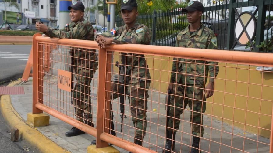 Santo Domingo amaneció militarizado 