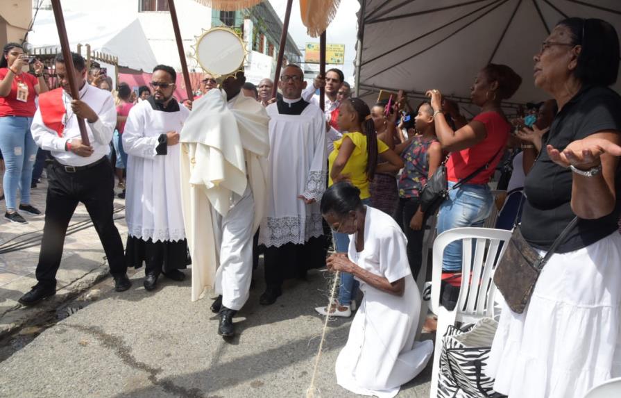Miles de católicos asisten a la Fiesta de la Misericordia
