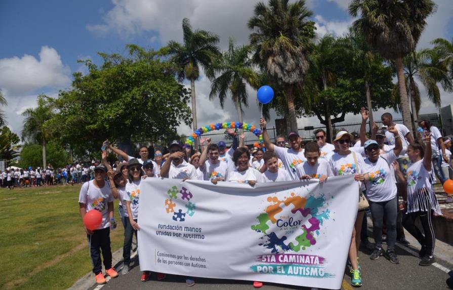Realizan caminata “Dale Color a mi Vida” por los derechos de personas con autismo 
