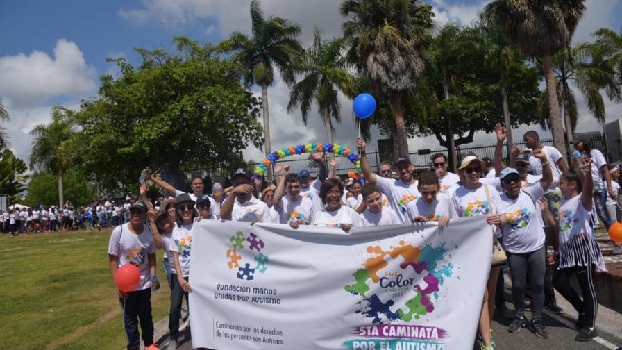 Realizan caminata “Dale Color a mi Vida” por los derechos de personas con autismo 