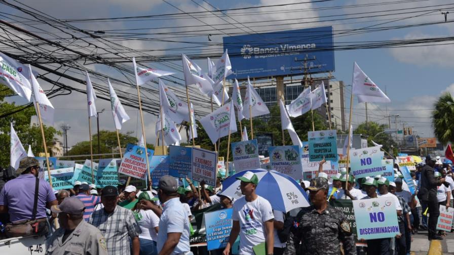 VIDEO: Comisión de bajo nivel recibe a centrales sindicales en el Congreso Nacional 