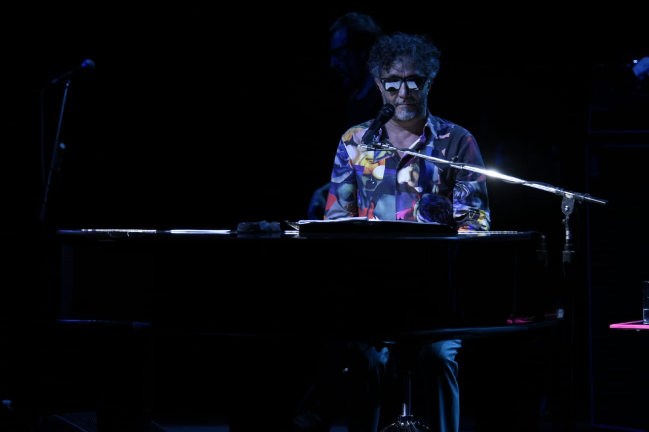 Fito mostró sus habilidades en el piano.