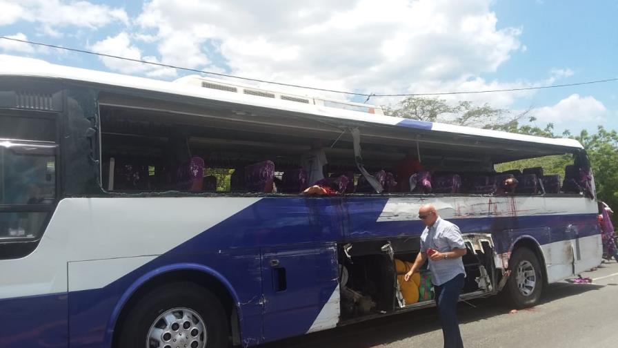 Tres muertos y cinco heridos en accidente en Azua