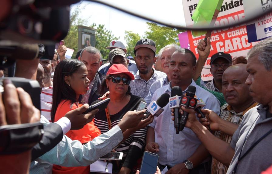 Choferes advierten que continuarán las protestas por “abusos” del INTRANT 