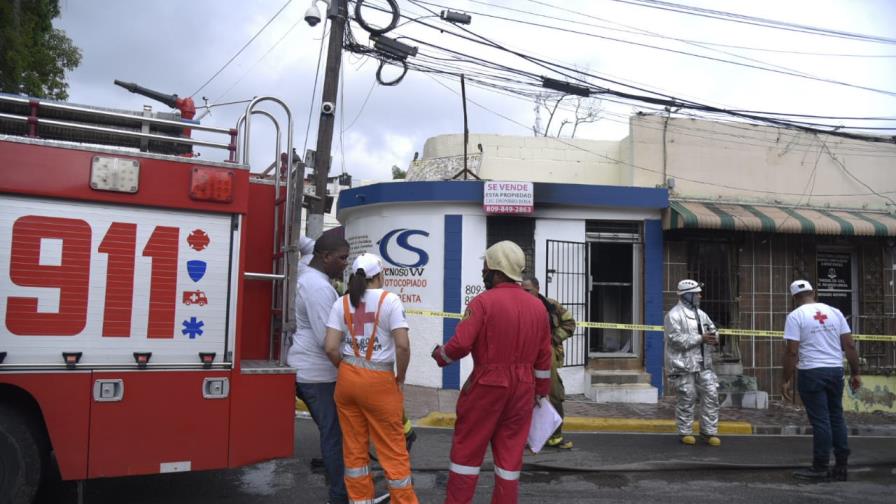 Fuego afectó local comercial en Santiago Fuego afectó local comercial en Santiago
