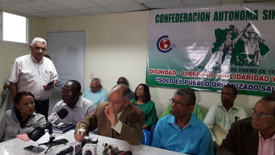 Empresarios propusieron una “miseria” de aumento salarial, dicen centrales sindicales 