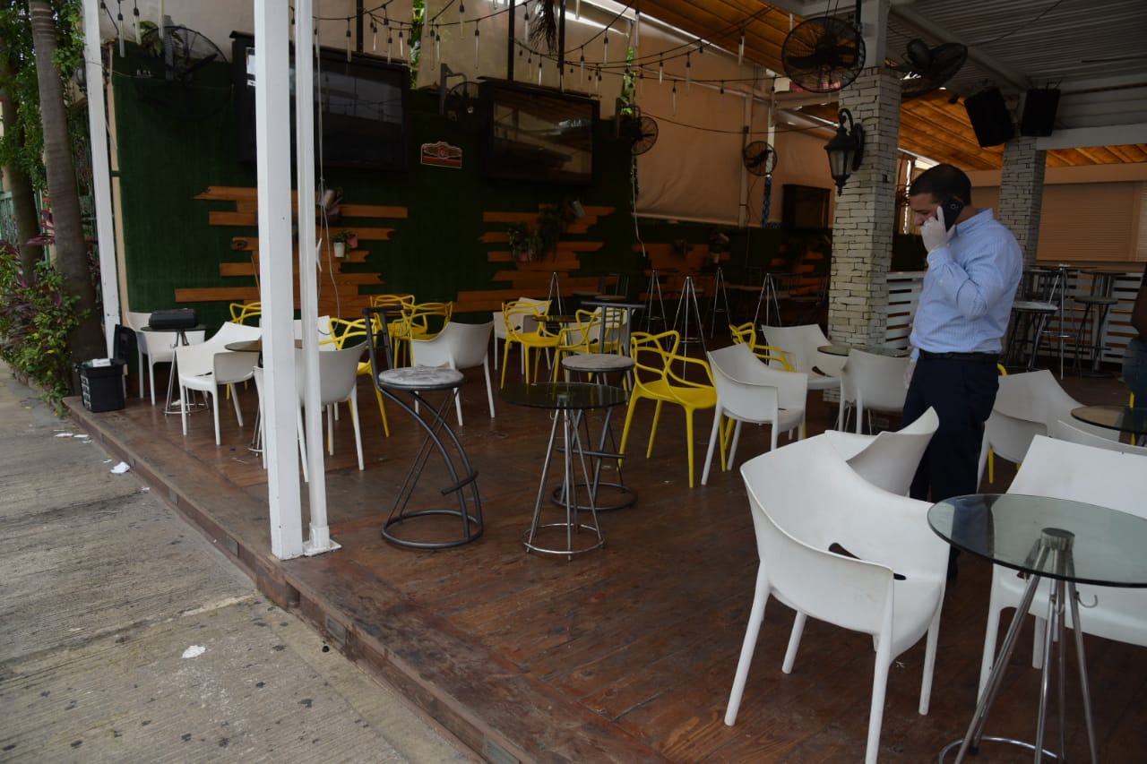 En el área de terraza también existe un bar.