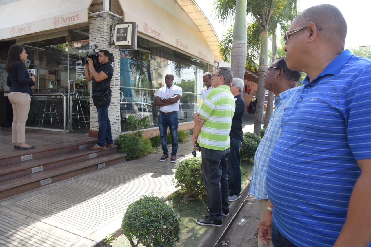 El área de bar cerrado, que es un área pequeño.