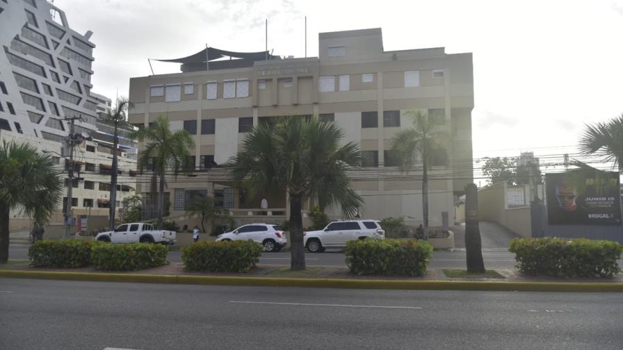 Persiguen a uno por atentado contra David Ortiz 