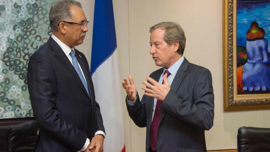 Banreservas y AFD firman línea de crédito blando por 25 millones de dólares