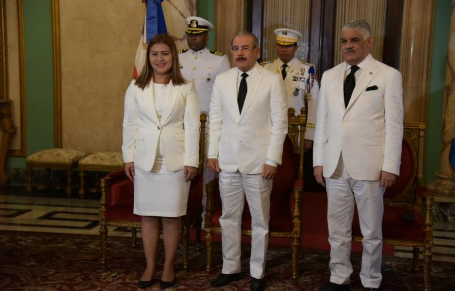 Danilo Medina recibe cartas credenciales de seis nuevos embajadores 