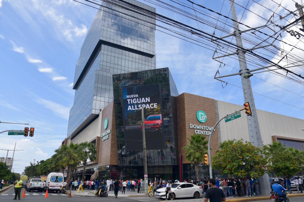 Un comunicado de Downtown Center informa que el Centro Comercial se mantendrá cerrado por las próximas horas y estará informando de su apertura a operación regular.
