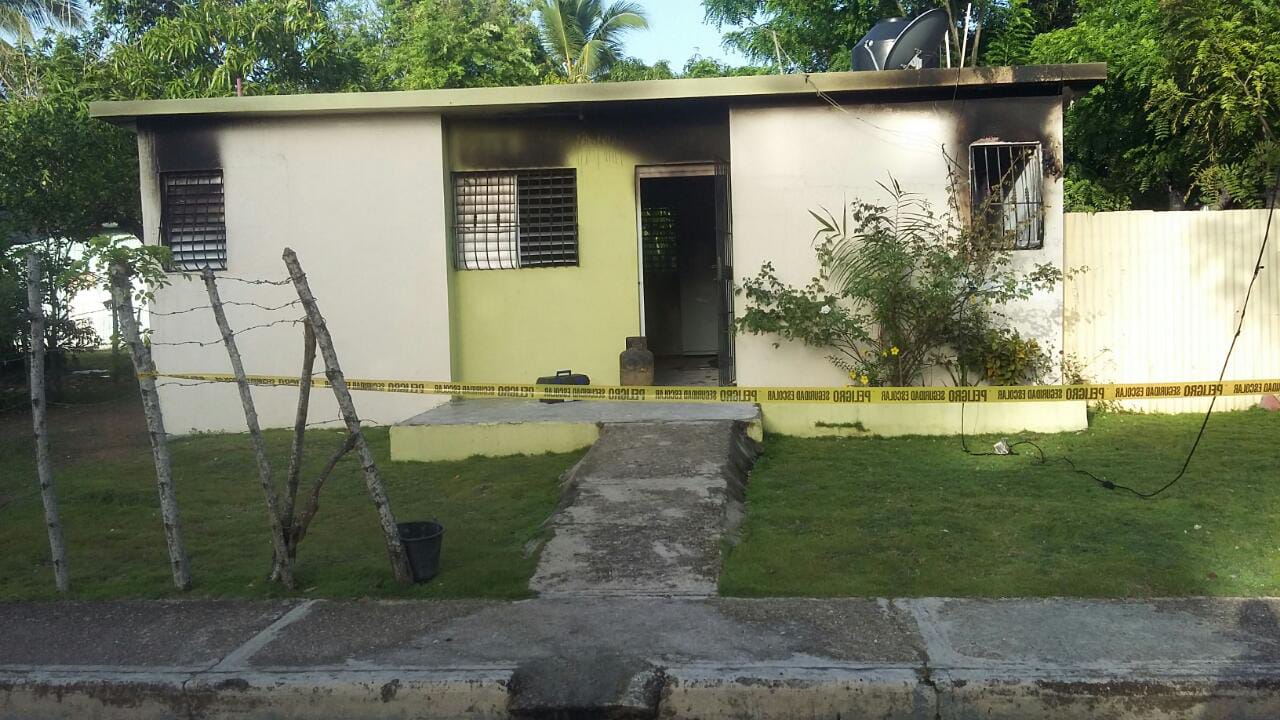 La vivienda quemada de Nairoby Jiménez y su hija.