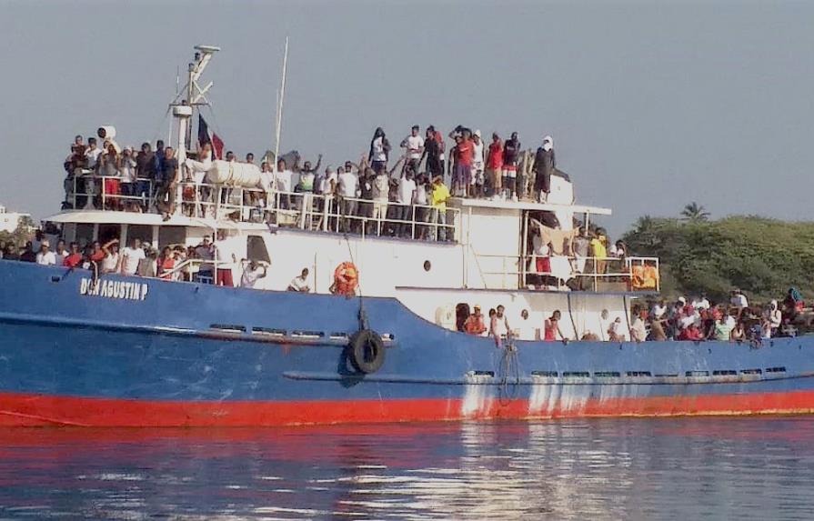 Deportan 127 pescadores dominicanos que guardaron prisión en Bahamas 
