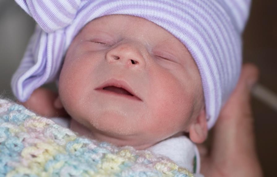 Nace primer bebé de útero trasplantado de donante muerta
