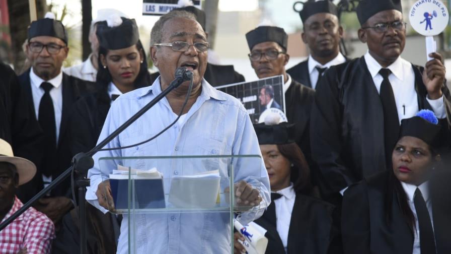 Tribunal ficticio “condena” a Danilo Medina y a Leonel Fernández a 30 años de prisión  