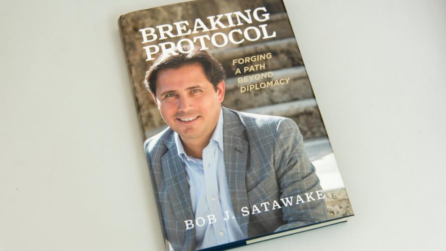 Esposo del exembajador Brewster asegura crecimiento del país depende del narco y el lavado de dinero Esposo del exembajador Brewster asegura crecimiento del país depende del narco y el lavado de dinero