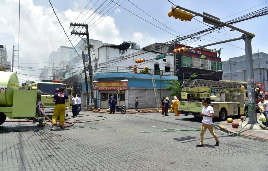 Fuego afecta supermercado en el Barrio Chino