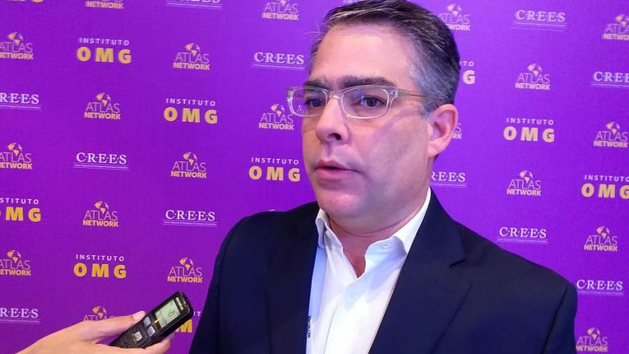 Economista sostiene que aún se mantiene incertidumbre que envía mala señal a inversionistas