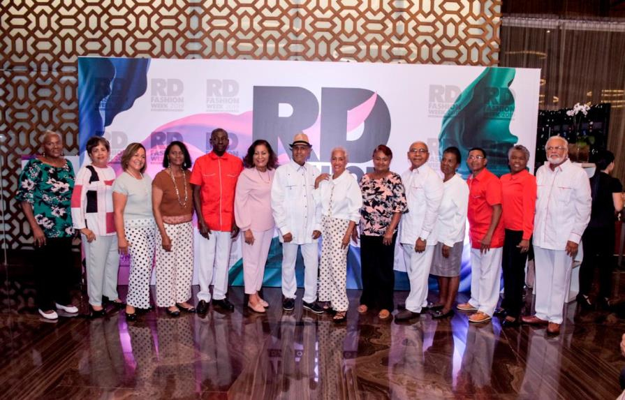 Adultos mayores participan en el Desfile por la inclusión RD-Fashion Week 2019