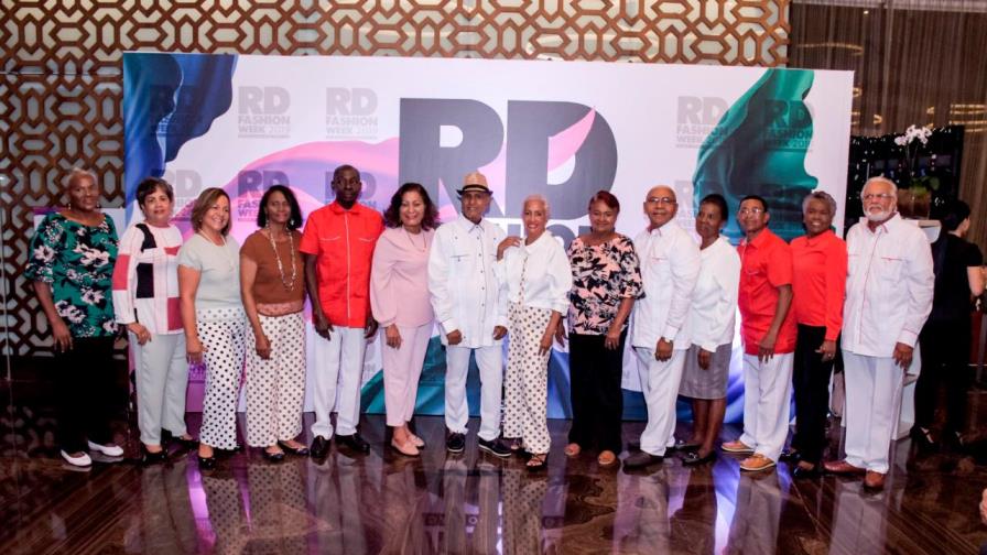 Adultos mayores participan en el Desfile por la inclusión RD-Fashion Week 2019