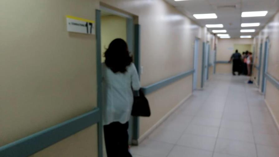 ¿Quién cobra a los médicos para hacerse especialistas? 