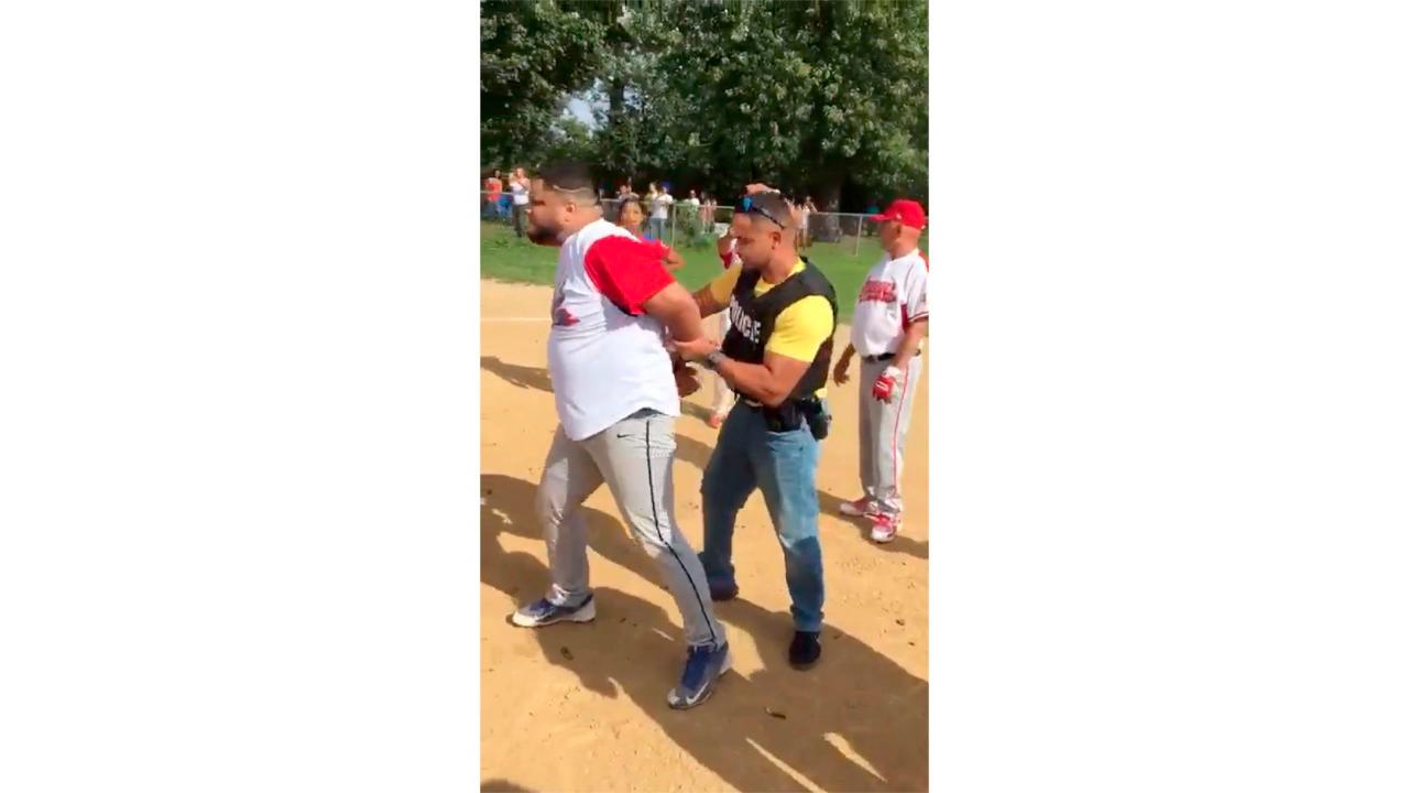 Los softbolistas fueron acusados de conducta desordenada.