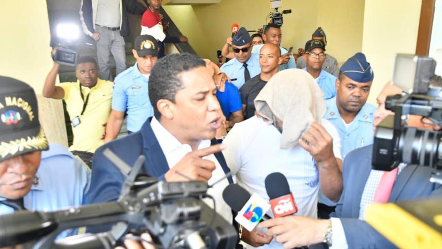 Aplazan medida de coerción contra Octavio Dotel y otros tres imputados por el caso de César el Abusador