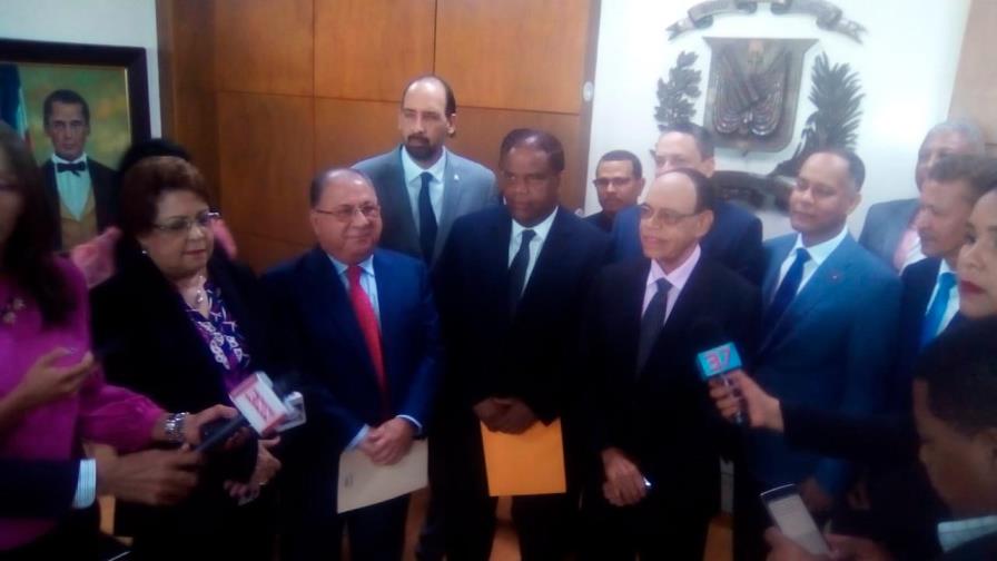 PLD deposita nómina de aspirantes a cargos de elección ante la Junta Central Electoral PLD deposita nómina de aspirantes a cargos de elección ante la Junta Central Electoral