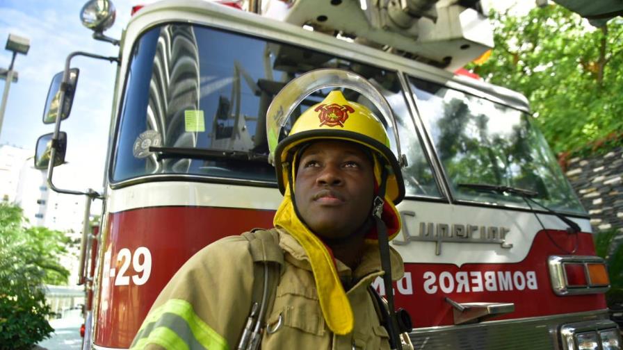 Fuego controlado en la torre Atiemar; inició en el primer piso y el humo subió hacia los pisos 18 y 19