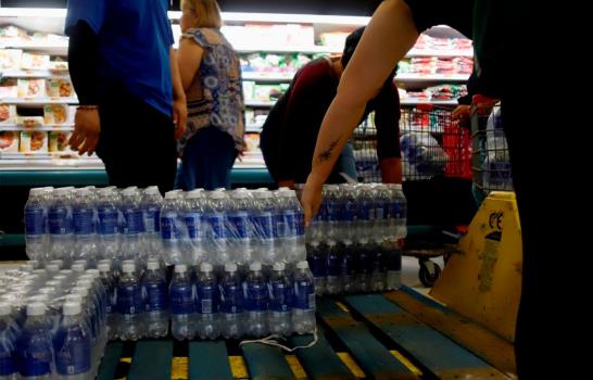 Supermercados abarrotados y suspensión de clases en Puerto Rico previo al paso de Dorian
