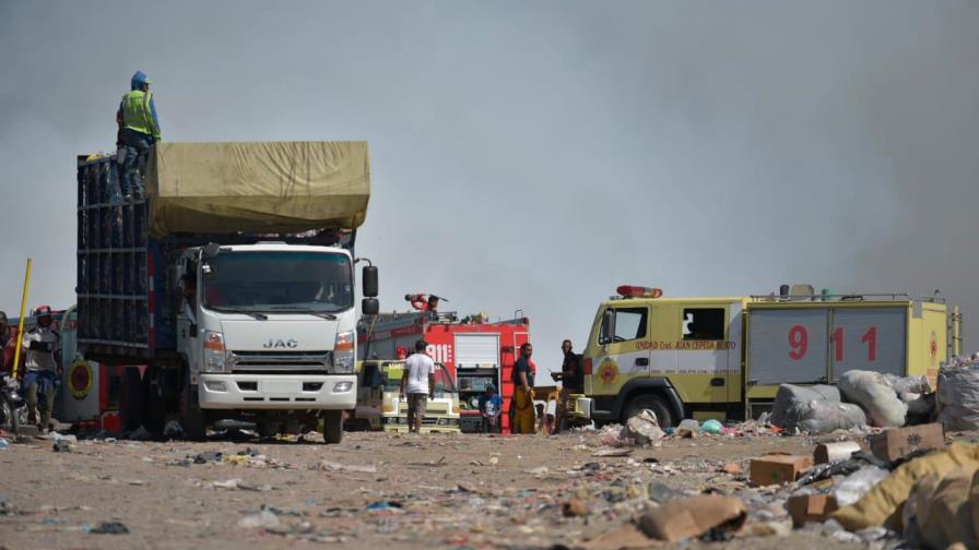 Para los bomberos del país es muy difícil sofocar incendios en vertederos