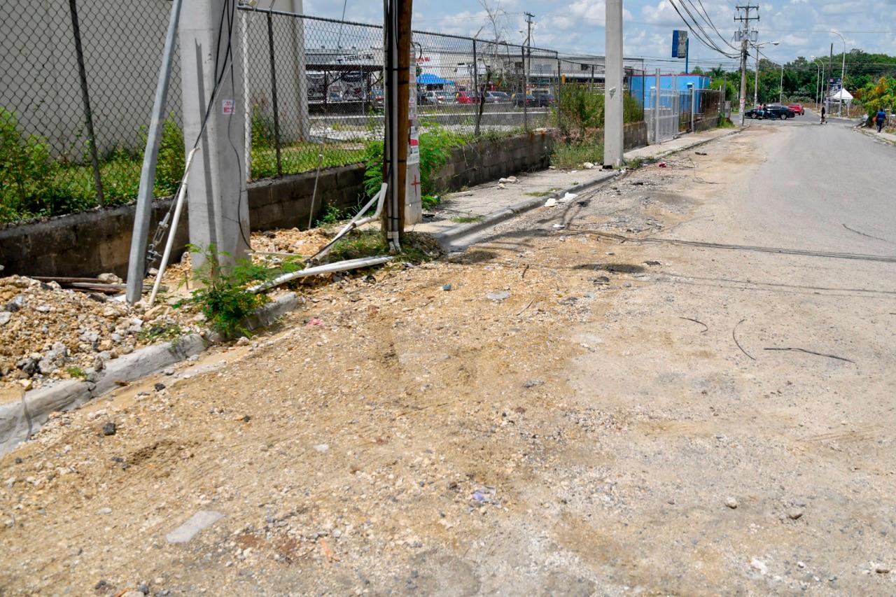 El polvo causa malestares respiratorios en los moradores.