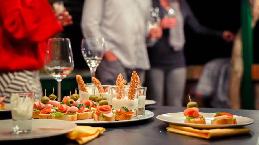 ¿“Finger food”? No. Se dice picadera