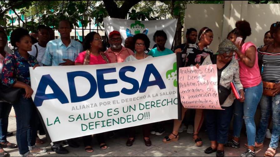 Comunitarios de Villa Mella no aceptan que el Gobierno entregue hospital al CMD 