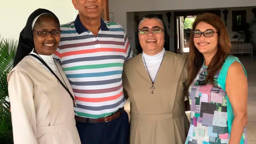 Con torneo de golf reconocen a Rafael Villalona y Rosa Vicente