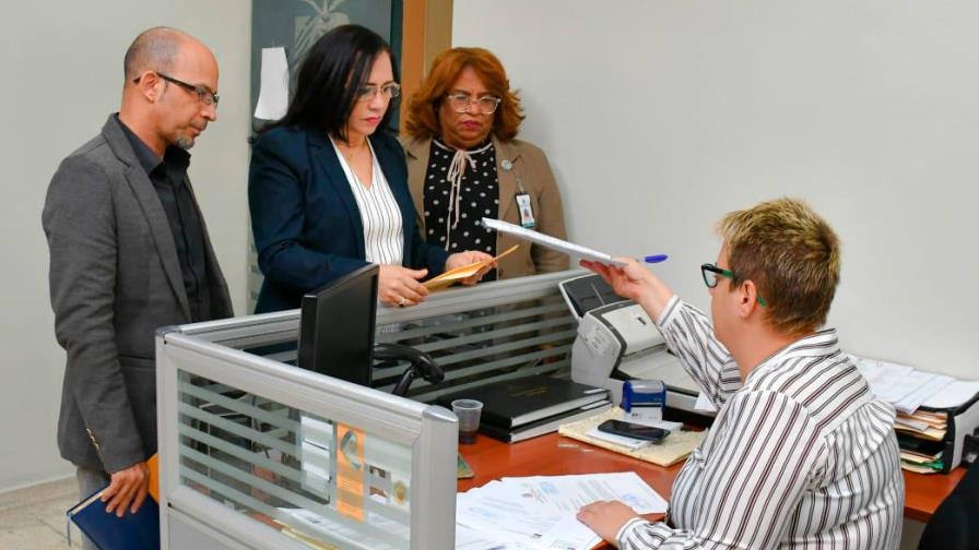 Conape entrega a JCE propuesta para facilitar que adultos mayores voten