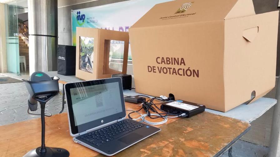 Colegios electorales instalan equipos que serán utilizados en primarias  