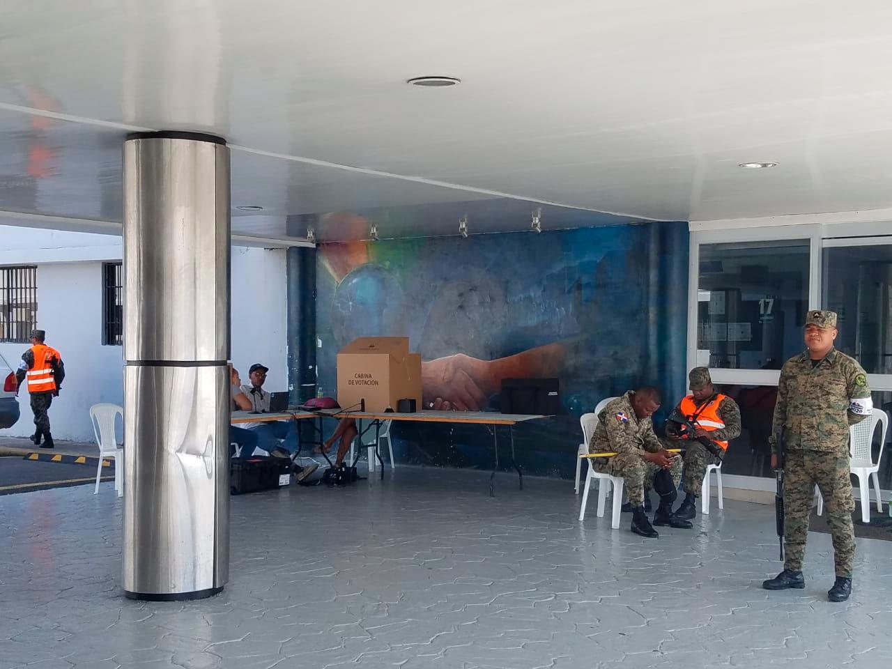 Para este proceso unos 48 mil miembros del Ministerio de Defensa participarán para custodiar los colegios electorales. 