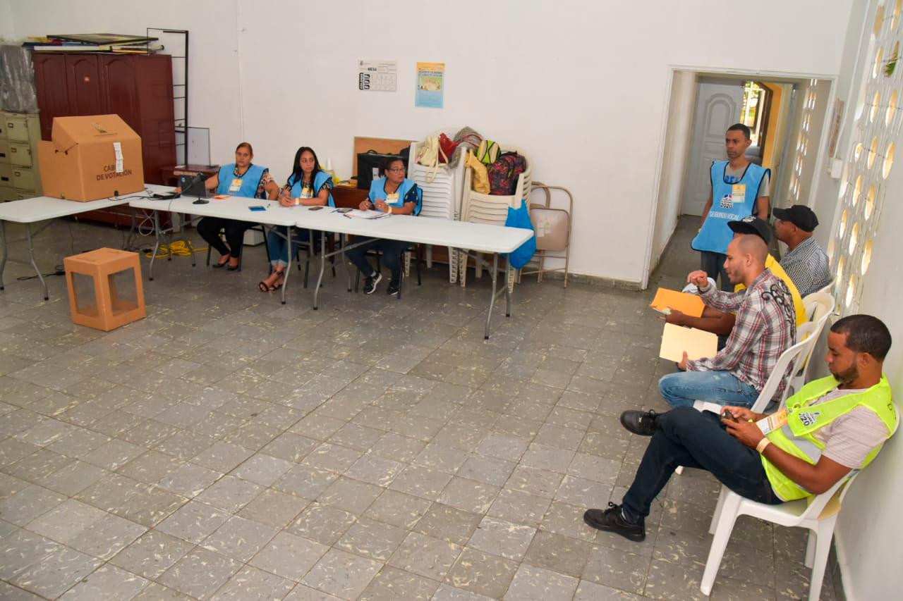 Imagen de uno de los colegios electorales.  (Diario Libre/ Aneudy Tavárez)