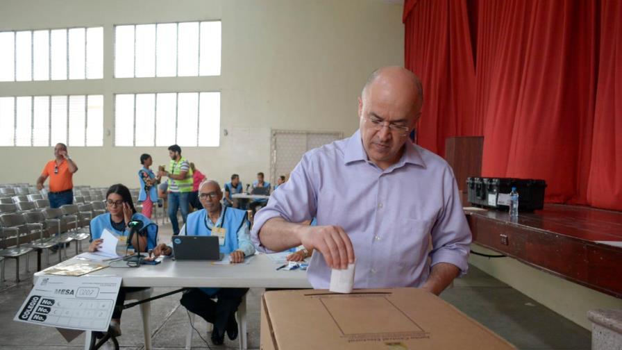 Francisco Domínguez Brito emitió el sufragio Francisco Domínguez Brito emitió el sufragio